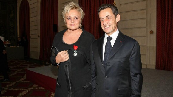 Nicolas Sarkozy décore Muriel Robin... et en profite pour régler ses comptes !