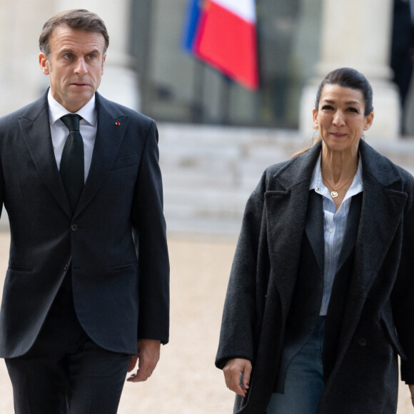 Sabrina Agresti-Roubache fait partie des personnalités marquantes du 2e quinquennat d'Emmanuel Macron
Emmanuel Macron et Sabrina Agresti-Roubache - Le président français lors de la Cérémonie de la grande relève de la Garde au Palais de l'Elysée à Paris. Le 7 novembre 2023 © Jacques Witt / Pool / Bestimage