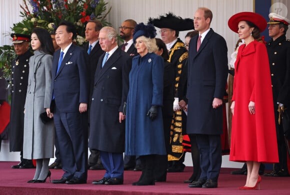Le président de la Corée du Sud, Yoon Suk Yeol, et sa femme Kim Keon Hee, Le roi Charles III d'Angleterre et Camilla Parker Bowles, reine consort d'Angleterre, Le prince William, prince de Galles, et Catherine (Kate) Middleton, princesse de Galles, - Cérémonie de bienvenue du président de la Corée du Sud à Horse Guards Parade à Londres, le 21 novembre 2023. 