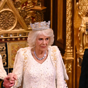 Tout ça grâce à Queen Camilla !
Le roi Charles III d'Angleterre et Camilla Parker Bowles, reine consort d'Angleterre, quittent Buckingham Palace avant le premier "discours du trône" devant la chambre des Lords au palais de Westminster à Londres, le 7 novembre 2023. 