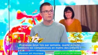 Emilien (12 Coups de midi) chouchouté par sa compagne pendant la pub, ces petits gestes discrets pour le détendre
