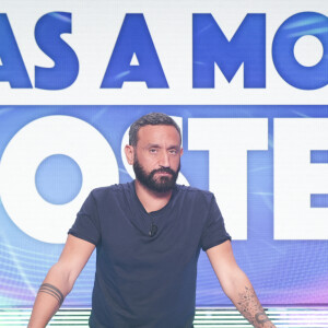 Le présentateur resterait toujours dans sa cabine lors de chacune de ses sorties en mer selon l'un de ses anciens capitaines afin d'éviter d'être pris en photo. 
Exclusif - Cyril Hanouna - Enregistrement de l'émission "TPMP (Touche Pas à Mon Poste)", présentée par C.Hanouna et diffusée en direct sur C8 le 22 novembre © Jack Tribeca / Bestimage
