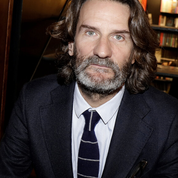 Exclusif - Frédéric Beigbeder - Frédéric Beigbeder dédicace son livre "Un barrage contre l'Atlantique" à la Librairie Galignani à Paris le 15 janvier 2022 © Cédric Perrin / Bestimage 