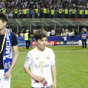 Zinédine Zidane avec ses enfants Elyaz et Théo - Le Real Madrid de Zinédine Zidane remporte la Ligue des champions aux tirs au buts face à l'Atlético de Madrid, (1-1 après prolongations, 5-3 aux t.a.b.) à Milan le 28 mai 2016.