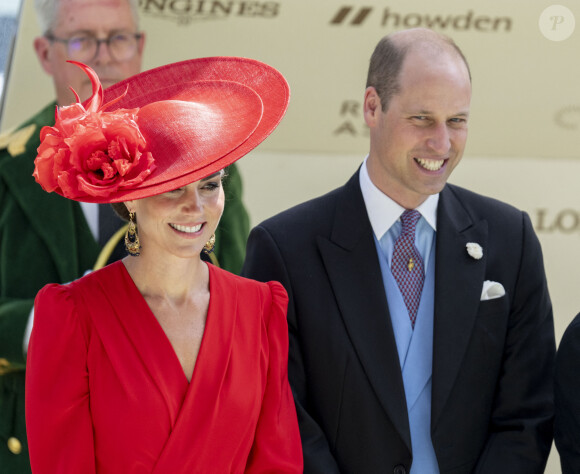 Le prince William aurait menacé son père de fêter Noël dans sa belle-famille si son frère Harry était invité.
Archives : Kate Middleton et William