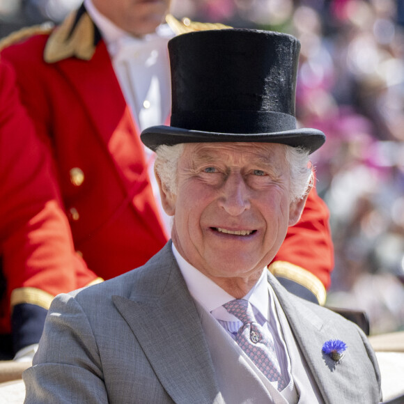 Si le roi a toujours annoncé son intention de se réconcilier avec son cadet ainsi que le fait qu'il "ne fermera jamais la porte" à Harry, leurs réconciliations ne sont pour autant pas prêtes d'arriver
Archives : roi Charles
