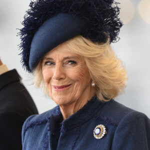 Par contre du côté de la reine consort Camilla Parker Bowles, la liste des invités s'allonge.
Camilla Parker Bowles, reine consort d'Angleterre - Cérémonie de bienvenue du président de la Corée du Sud et de sa femme à Horse Guards Parade à Londres, le 21 novembre 2023. 