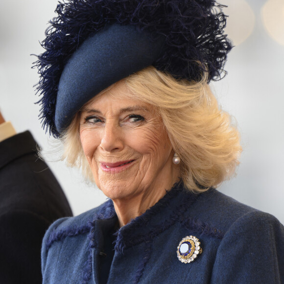 Par contre du côté de la reine consort Camilla Parker Bowles, la liste des invités s'allonge.
Camilla Parker Bowles, reine consort d'Angleterre - Cérémonie de bienvenue du président de la Corée du Sud et de sa femme à Horse Guards Parade à Londres, le 21 novembre 2023. 
