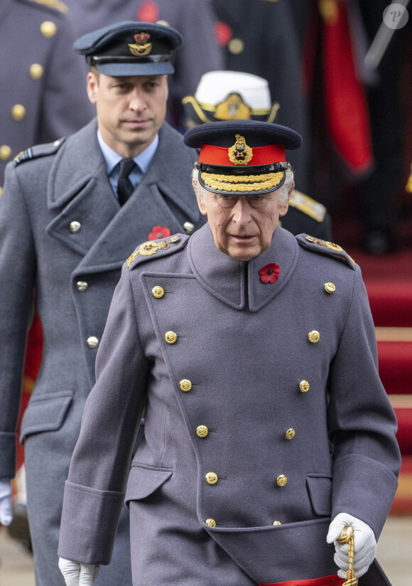 Les fêtes de Noël risquent d'être tendues dans la famille royale britannique.
Le prince William, prince de Galles, et Prince Charles III - Les membres de la famille royale d'Angleterre et les personnalités lors du "Remembrance Sunday Service" à Londres.