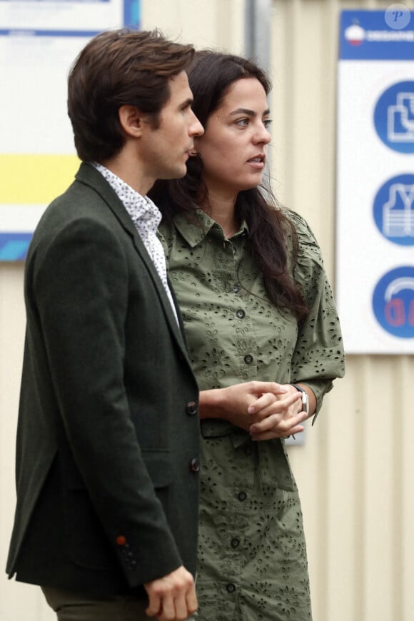 Julien Dereims et sa femme Anouchka Delon - Arrivées à la messe à l'intention de Pierre Cornette de Saint-Cyr en l'église Saint-Germain-des-Près à Paris. Le 12 septembre 2023