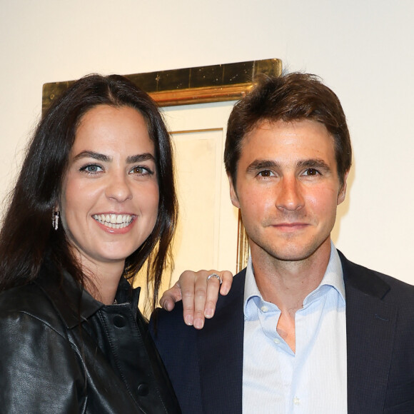 Fille adorée, elle est désormais maman à son tour d'un petit Lino, avec son mari Julien Dereims
Anouchka Delon et son mari Julien Dereims - Conférence de presse pour la vente de la collection Alain Delon chez Bonhams Cornette de Saint Cyr à Paris le 19 juin 2023.© Coadic Guirec/Bestimage