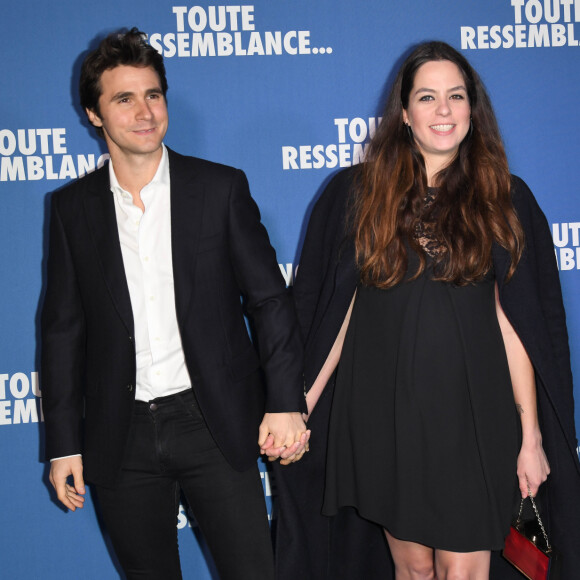 Anouchka Delon (enceinte) et son compagnon Julien Dereims - Avant-première du film "Toute ressemblance..." au cinéma UGC Ciné Cité Les Halles à Paris, le 25 novembre 2019. © Coadic Guirec/Bestimage