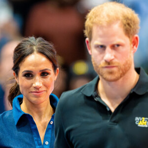 "Une série d'accords en négociation pour Meghan ainsi que pour leur société de production Archewell pourraient être annulés d'un seul coup" évoquent des proches à "The Express"
Prince Harry et Meghan Markle - 6ème journée des Invictus Games à Dusseldorf en Allemagne