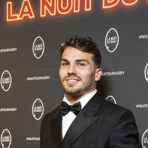 Info - Antoine Dupont élu meilleur joueur de l'année - Antoine Dupont - Soirée de la 19ème édition de la Nuit du Rugby à l'Olympia, Paris le 20 novembre 2023.La Nuit du rugby est une cérémonie organisée chaque année depuis 2004 sous l'égide de la Ligue nationale de rugby en collaboration avec Provale et TECH XV, pour récompenser les acteurs du rugby professionnel français qui se sont distingués lors des championnats de France de rugby Top 14 et Pro D2. © Pierre Perusseau/Bestimage