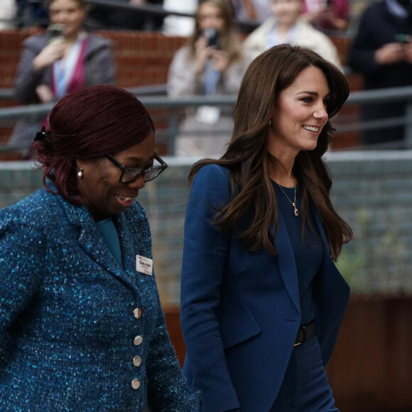 Ce mardi 5 décembre, la princesse de Galles a inauguré la nouvelle unité de chirurgie de jour pour enfants "Evelina" à l'hôpital Guy's et St Thomas de Londres
Catherine (Kate) Middleton, princesse de Galles, inaugure la nouvelle unité de chirurgie de jour pour enfants "Evelina" à l'hôpital Guy's et St Thomas de Londres, Royaume Uni, le 5 décembre 2023. 