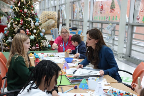 Un rendez-vous au cours duquel elle a échangé avec des enfants et le personnel de l'hôpital, dans un look toujours aussi irréprochable
Catherine (Kate) Middleton, princesse de Galles, inaugure la nouvelle unité de chirurgie de jour pour enfants "Evelina" à l'hôpital Guy's et St Thomas de Londres, Royaume Uni, le 5 décembre 2023. 