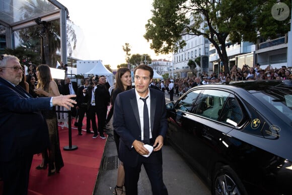 L'acteur et réalisateur a été entendu sous le régime de l'audition libre qui permet d'interroger une personne soupçonnée d'avoir commis une infraction sans la mettre en garde à vue
Exclusif - Nicolas Bedos - Montée des marches de "Mascarade" (Hors compétition) lors du 75ème Festival International du Film de Cannes, le 27 mai 2022. 