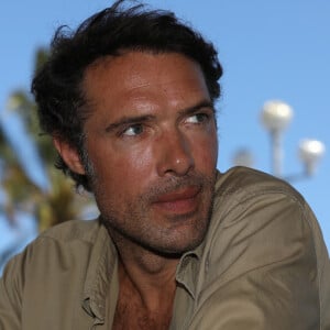 Nicolas Bedos sera jugé pour le chef "d'agression sexuelle en état d'ivresse manifeste" en février prochain. 
Nicolas Bedos est à l'hôtel Negresco à Nice pour la promotion de son film "OSS 117: Alerte rouge en Afrique noire", projeté en clôture du festival de Cannes (6-17 juillet 2021). Le 30 juin 2021. Eric Ottino / Nice Matin / Bestimage