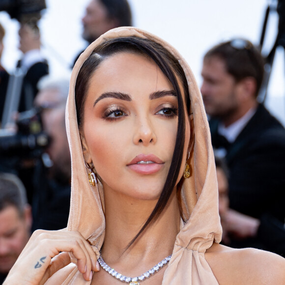 Le préjudice, initialement estimé à 150 000 euros, a finalement été revu à 40 000 euros.
Nabilla Benattia-Vergara - Montée des marches du film " Club Zéro " lors du 76ème Festival International du Film de Cannes, au Palais des Festivals à Cannes. Le 22 mai 2023 © Jacovides-Moreau / Bestimage