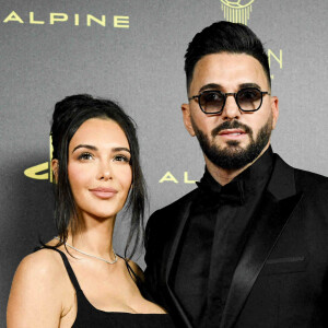 Pendant qu'elle célébrait son mariage avec Thomas Vergara en juillet 2021, deux cambrioleurs se sont introduits dans la chambre du couple.
Nabilla (Benattia) et son mari Thomas Vergara au photocall de la 66ème cérémonie du Ballon d'Or au Théâtre du Chatelet à Paris le 17 octobre 2022.