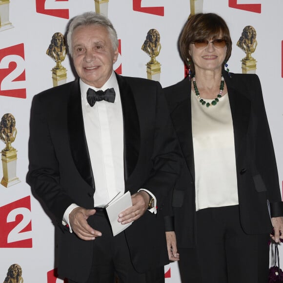 Anne-Marie Périer a vécu avec ses fils dans le même appartement durant 20 ans
Michel Sardou et sa femme Anne-Marie Périer - La 26e nuit des Molières aux Folies Bergère à Paris, le 2 juin 2014. 