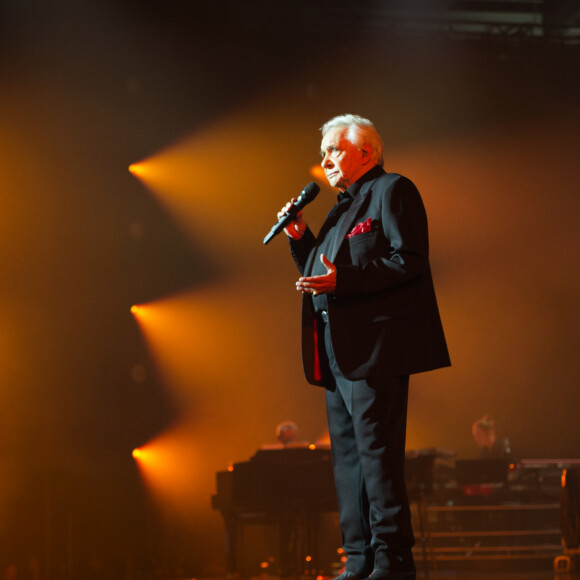 Michel Sardou sur la scène du Zénith de Rouen pour son grand retour avec la tournée "Je me souviens d'un adieu".