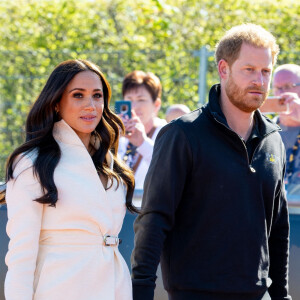 Harry et Meghan Markle sont au coeur d'une polémique
Le prince Harry et Meghan Markle assistent à la finale d'athlétisme, au deuxième jour des Invictus Games à La Haye.