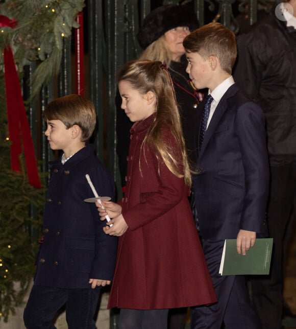 La princesse de Galles était accompagnée du prince William et de leurs trois enfants... qui ont bien grandi !
Le prince Louis, la princesse Charlotte, le prince George - Traditionnel concert de Noël "Together At Christmas" en l'abbaye de Westminster à Londres. Le 8 décembre 2023.