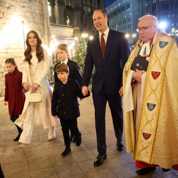 Le prince William, prince de Galles, et Catherine (Kate) Middleton, princesse de Galles, avec leurs enfants le prince George de Galles, la princesse Charlotte de Galles et le prince Louis de Galles - Traditionnel concert de Noël "Together At Christmas" en l'abbaye de Westminster à Londres. Le 8 décembre 2023.