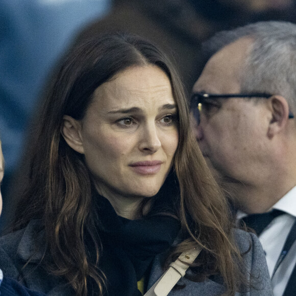 Natalie Portman - Les célébrités assistent au match de football PSG - Nantes (2 - 1) au Parc des Princes à Paris, le 9 décembre 2023. © Cyril Moreau / Bestimage 