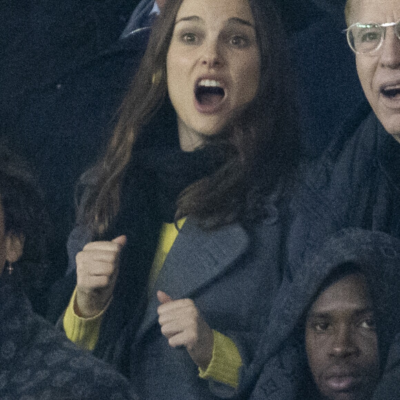 Natalie Portman - Les célébrités assistent au match de football PSG - Nantes (2 - 1) au Parc des Princes à Paris, le 9 décembre 2023. © Cyril Moreau / Bestimage 
