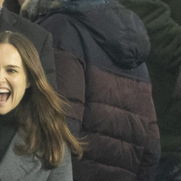 Natalie Portman - Les célébrités assistent au match de football PSG - Nantes (2 - 1) au Parc des Princes à Paris, le 9 décembre 2023. © Cyril Moreau / Bestimage 