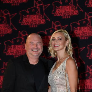 Sébastien Cauet et sa compagne Nathalie Dartois lors de la 23ème édition des NRJ Music Awards 2021 au Palais des Festivals de Cannes, le 20 novembre 2021. © Rachid Bellak/Bestimage