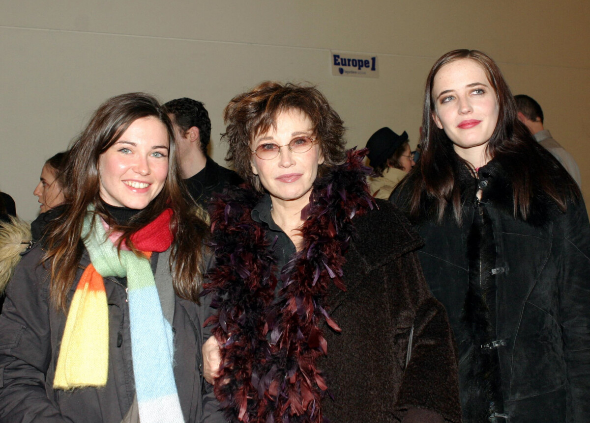 Photo : Eva Green, sa mère Marlène Jobert et une amie au Palais des ...