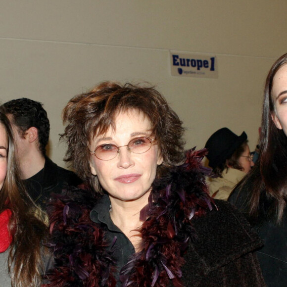 Eva Green, sa mère Marlène Jobert et une amie au Palais des Congrès en 2005.