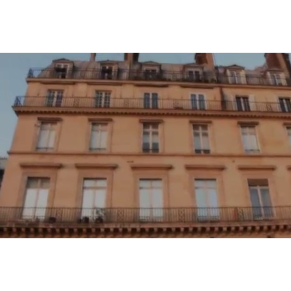 Visite guidée de l'appartement de Thierry Ardisson, situé au 214 rue de Rivoli dans le 1er arrondissement de Paris.