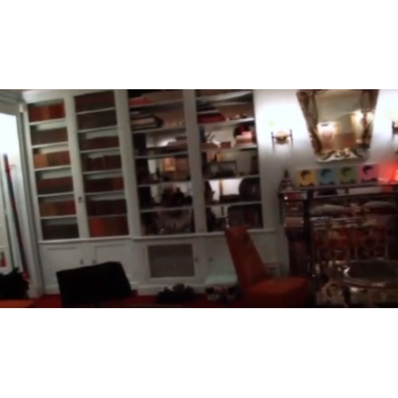 Visite guidée de l'appartement de Thierry Ardisson, situé au 214 rue de Rivoli dans le 1er arrondissement de Paris.