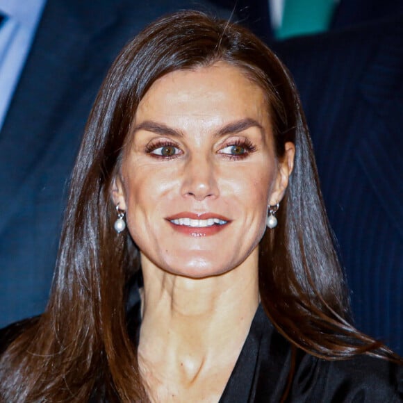 Letizia d'Espagne a fait une nouvelle apparition en ce début décembre.
La reine Letizia d'Espagne, en tant que présidente d'honneur de FAD Youth, préside la réunion de son conseil d'administration à Madrid.