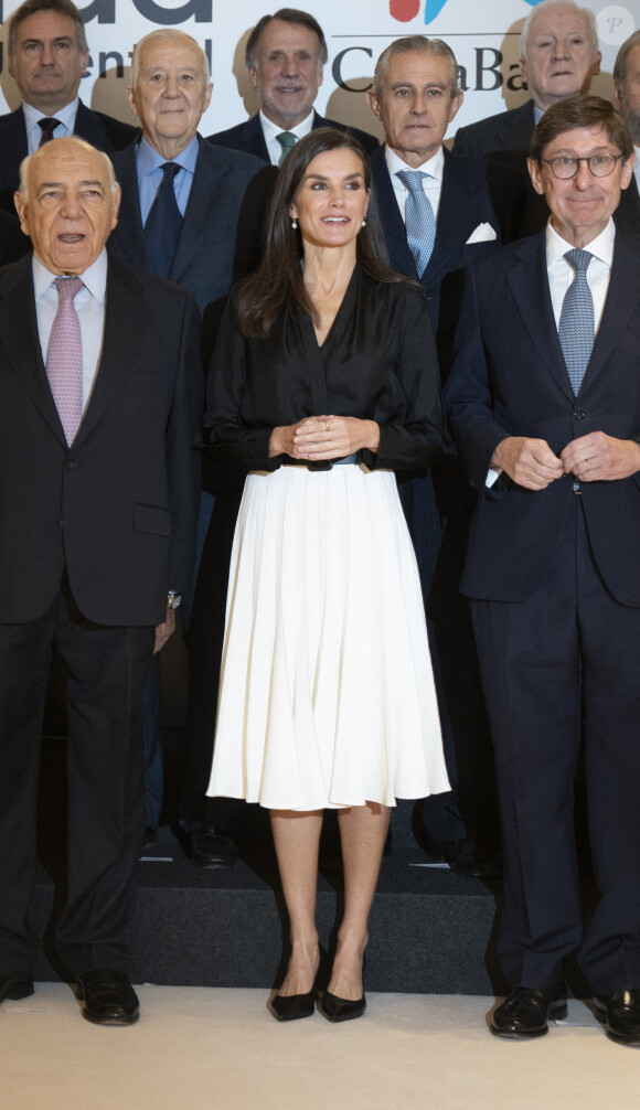 Et avait retrouvé ses basiques en terme de look.
La reine Letizia d'Espagne, en tant que présidente d'honneur de FAD Youth, préside la réunion de son conseil d'administration à Madrid, le 12 décembre 2023. 