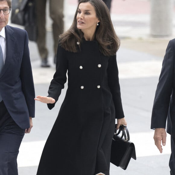 L'une de ses dernières sorties en solo avant Noël.
La reine Letizia d'Espagne, en tant que présidente d'honneur de FAD Youth, préside la réunion de son conseil d'administration à Madrid, le 12 décembre 2023. 