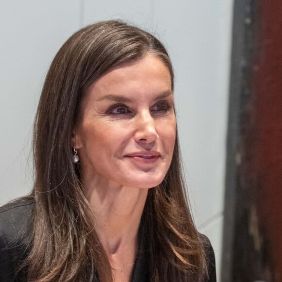 La reine Letizia, en tant que présidente d'honneur de FAD Youth, préside la réunion de son conseil d'administration, le 12 décembre 2023. 