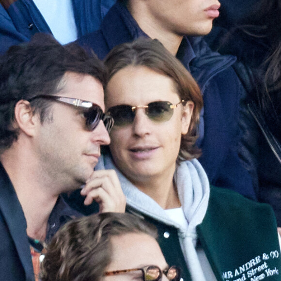 Ses frères seront aussi derrière lui ! 
Pierre Sarkozy et Jean Sarkozy avec son fils Solal en tribune lors du match de championnat de Ligue 1 Uber Eats opposant le Paris Saint-Germain (PSG) à l'AJ Auxerre au Parc des Princes à Paris, France, le 13 novembre 2022. Le PSG a gagné 5-0. © Cyril Moreau/Bestimage 