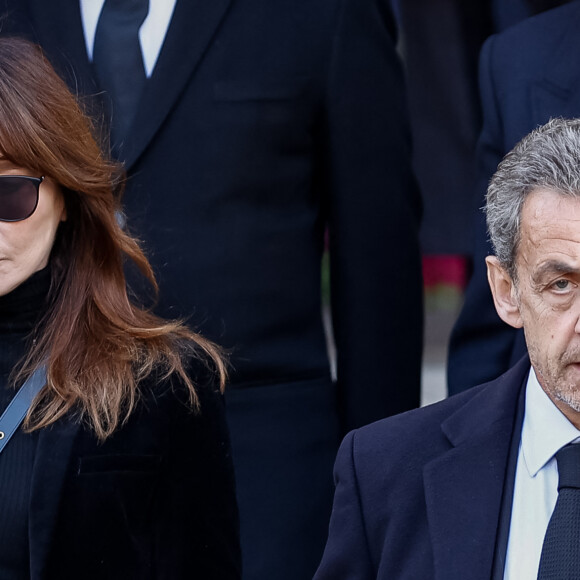 Carla Bruni, son mari Nicolas Sarkozy - Sorties des obsèques de Jean-Pierre Pernaut en la Basilique Sainte-Clotilde à Paris, France le 9 mars 2022. © Aurelien Morissard/Panoramic/Bestimage 