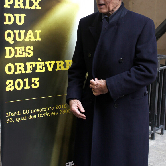 Pour rappel, cette chanson imaginée par Guy Marchand et co-écrite par Vladimir Cosma en 1982 était inspirée de l'air d'Eté indien de Joe Dassin
Guy Marchand - Remise du prix polar "Quai des Orfevres 2013" a Danielle Thiery, ancienne commissaire de Police. Le 20 novembre 2012