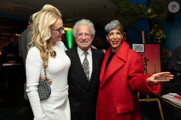 Carole Fernandez (rédactrice en chef du magazine Cerise), Laurent Dassault, Hélène in Paris - Lancement du nouveau numéro du magazine Cerise au restaurant Coya à Paris le 18 décembre 2023. © Jeremy Melloul / Bestimage