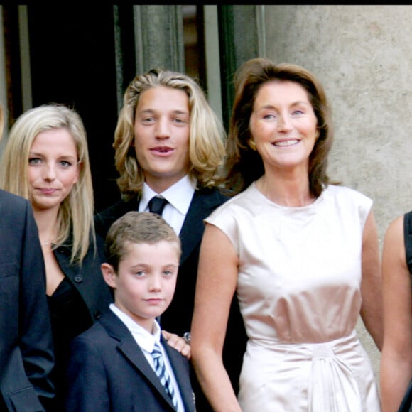 Cécilia ex-Sarkozy avec ses enfants et ceux de Nicolas Sarkozy - Passation de pouvoir entre les présidents Jacques Chirac et Nicolas Sarkozy en 2007 © Guilaume Gaffiot / Bestimage