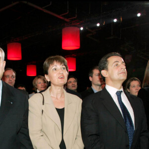 BERNADETTE CHIRAC, JEAN PIERRE RAFFARIN ET SA FEMME ANNE MARIE, NICOLAS SARKOZY, CECILIA SARKOZY, DOMINIQUE PERBEN ET SA FEMME - NICOLAS SARKOZY EST ELU PRESIDENT DE L'UMP AVEC 85,1% LORS DU CONGRES UMP DU BOURGET.  PLAN LARGE 