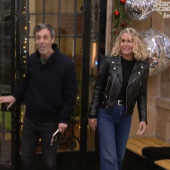 Cette dernière venait leur parler de la chanson inédite de son défunt mari Johnny Hallyday et a reçu au passage un joli cadeau.
Laeticia Hallyday débarque au château de la "Star Academy" pour rencontrer les élèves. TF1