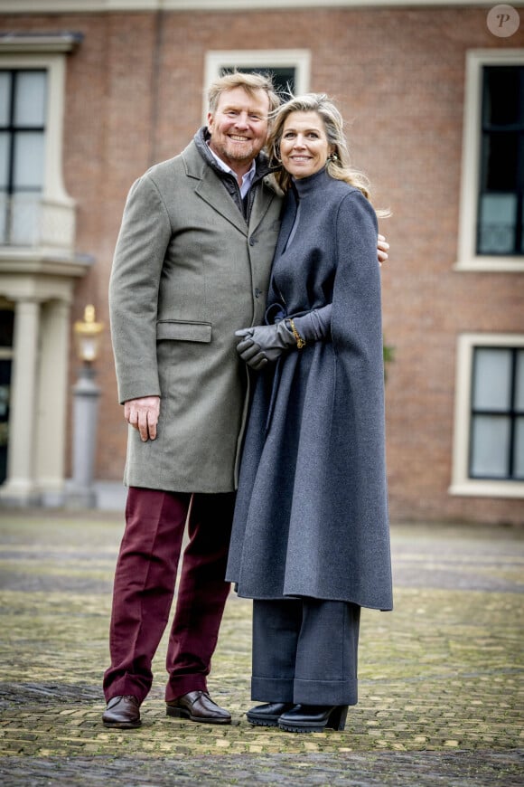 Le roi Willem-Alexander et la reine Maxima des Pays-Bas - La famille royale des Pays-Bas lors de la séance photographique hivernale au château Huis ten Bosch à La Haye, Pays-Bas, le 22 décembre 2023. © Dana Press/Bestimage