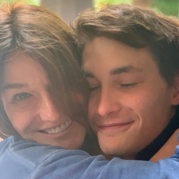 Carla Bruni fête aujourd'hui son 56e anniversaire.
Carla Bruni et son fils Aurélien, Instagram